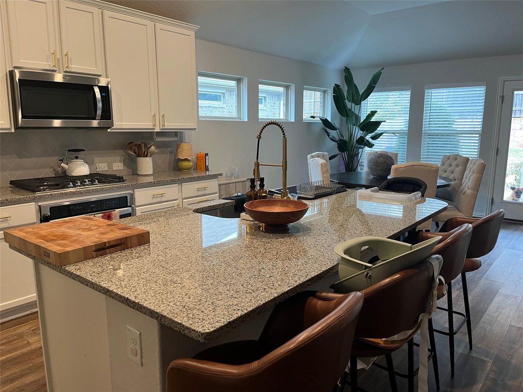 1080 Leadtree LOOP, Buda, TX 78610