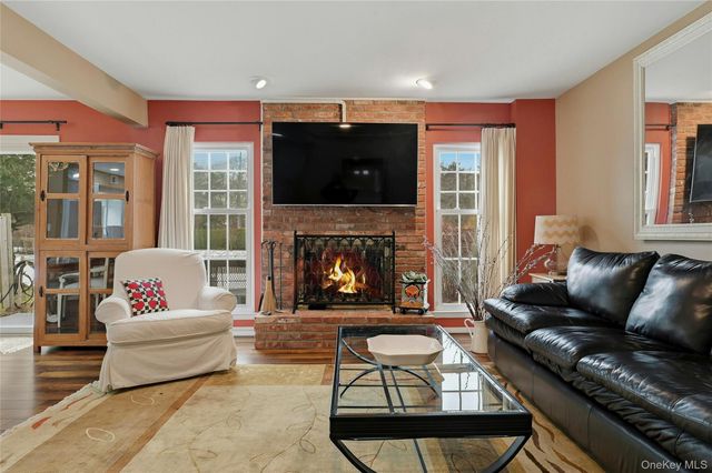 85 Woodlake Drive W, Woodbury, NY 11797