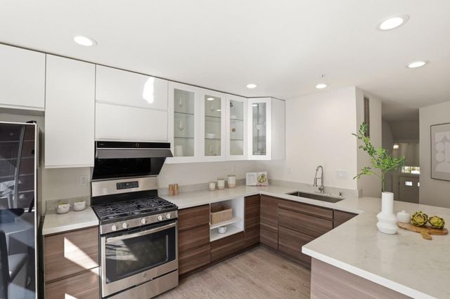 444 San Antonio Road 7B, Palo Alto, CA 94306
