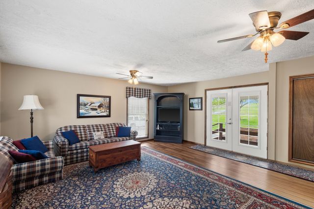 7363 New Chapel Rd, Springfield, TN 37172