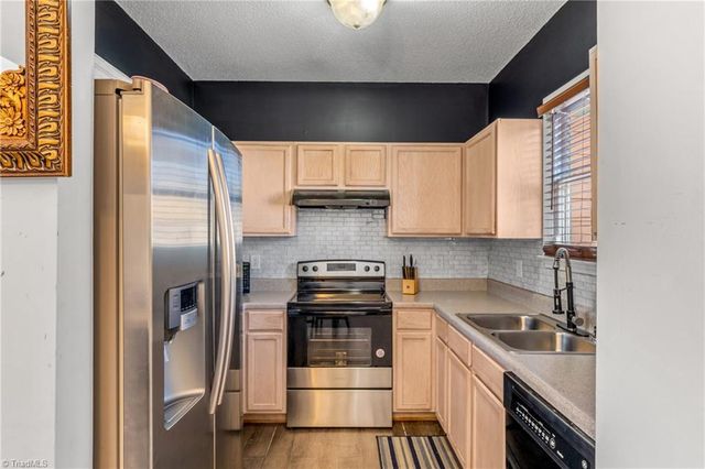 615 Old Heritage Trail, Greensboro, NC 27401