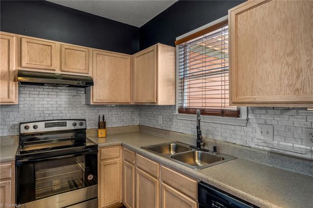 615 Old Heritage Trail, Greensboro, NC 27401