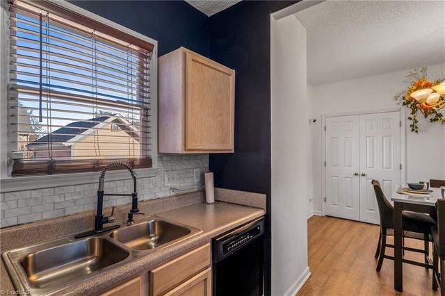 615 Old Heritage Trail, Greensboro, NC 27401
