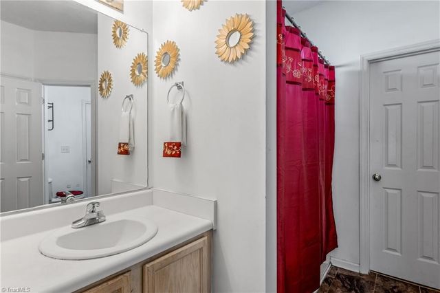 615 Old Heritage Trail, Greensboro, NC 27401