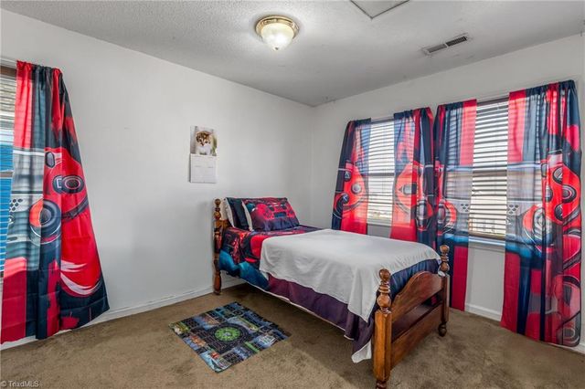 615 Old Heritage Trail, Greensboro, NC 27401