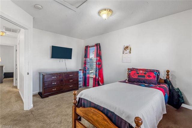 615 Old Heritage Trail, Greensboro, NC 27401