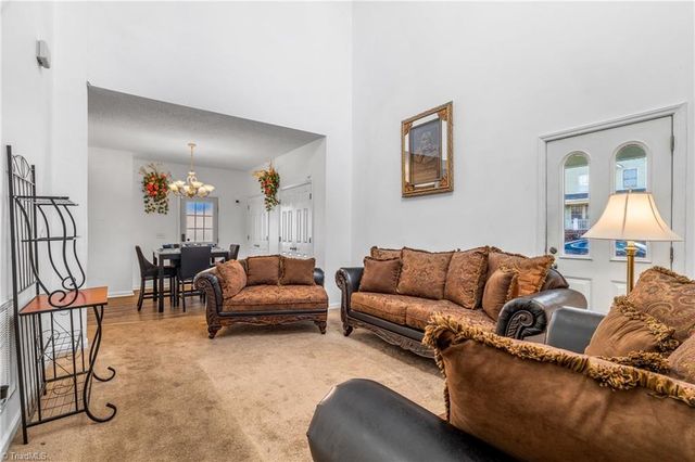 615 Old Heritage Trail, Greensboro, NC 27401