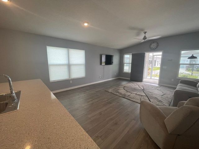 1221 SEAN CURRAN COURT, The Villages, FL 34762