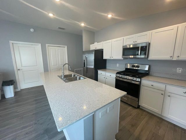 1221 SEAN CURRAN COURT, The Villages, FL 34762