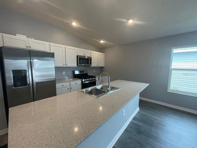 1221 SEAN CURRAN COURT, The Villages, FL 34762