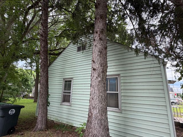 10 W 37th Avenue, Hobart, IN 46342