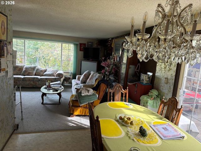 2133 15TH St, Springfield, OR 97477