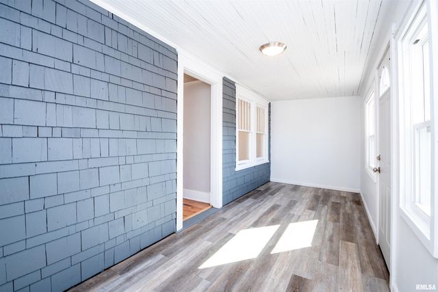 331 MCKINLEY Street, East Peoria, IL 61611