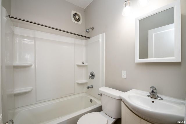 331 MCKINLEY Street, East Peoria, IL 61611