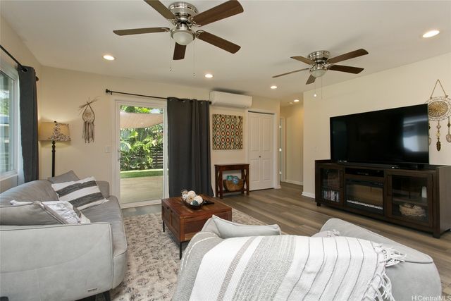 84-810 Farrington Highway C, Waianae, HI 96792