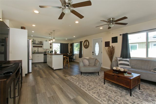 84-810 Farrington Highway C, Waianae, HI 96792