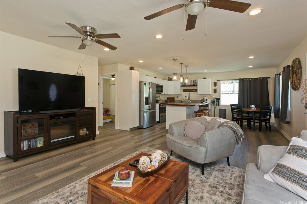 84-810 Farrington Highway C, Waianae, HI 96792