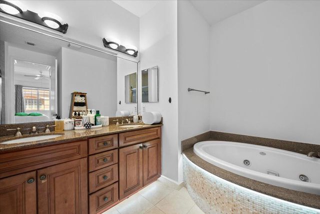 5102 Artesa Way W, Palm Beach Gardens, FL 33418