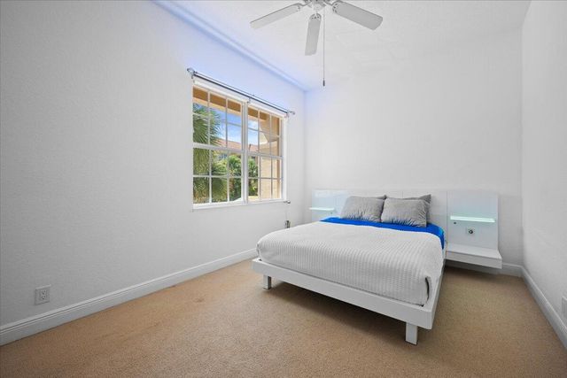 5102 Artesa Way W, Palm Beach Gardens, FL 33418