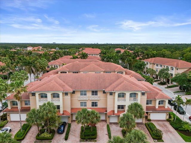 5102 Artesa Way W, Palm Beach Gardens, FL 33418