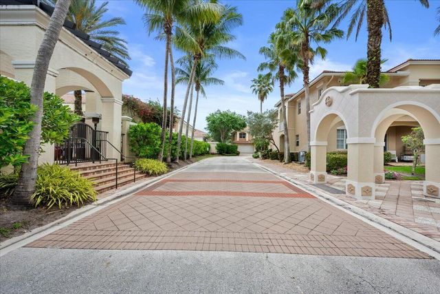 5102 Artesa Way W, Palm Beach Gardens, FL 33418