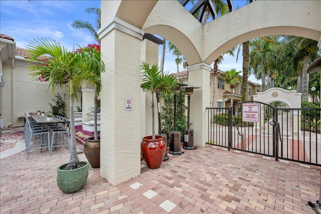 5102 Artesa Way W, Palm Beach Gardens, FL 33418