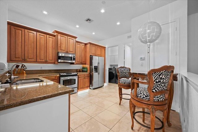 5102 Artesa Way W, Palm Beach Gardens, FL 33418