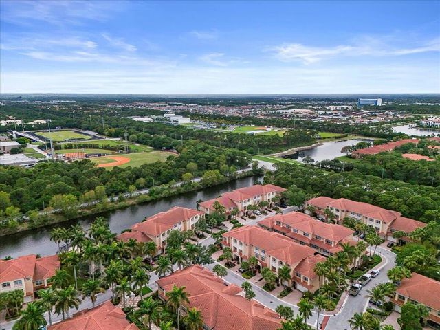 5102 Artesa Way W, Palm Beach Gardens, FL 33418