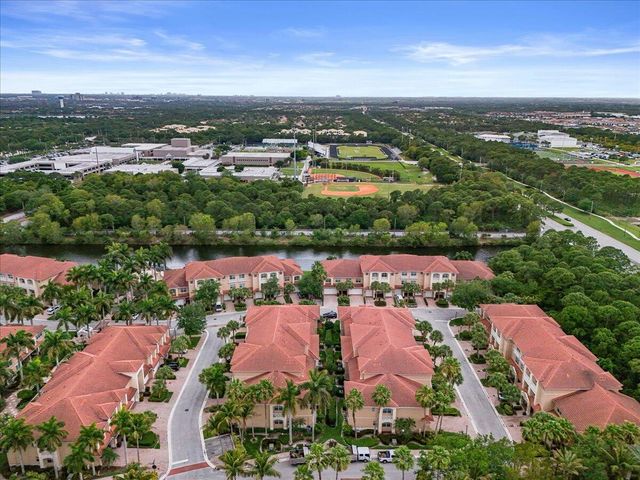 5102 Artesa Way W, Palm Beach Gardens, FL 33418