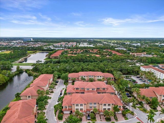 5102 Artesa Way W, Palm Beach Gardens, FL 33418