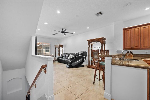 5102 Artesa Way W, Palm Beach Gardens, FL 33418