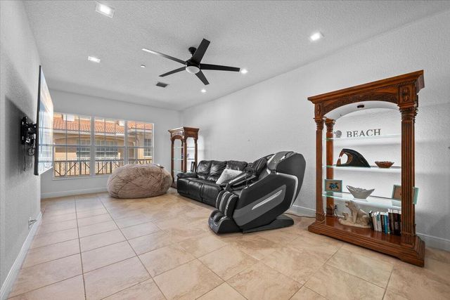 5102 Artesa Way W, Palm Beach Gardens, FL 33418