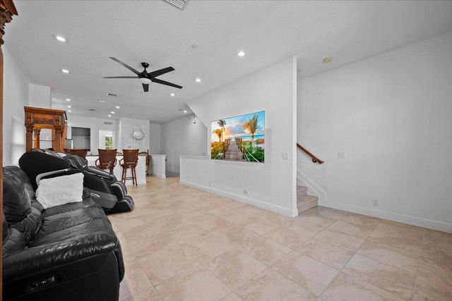 5102 Artesa Way W, Palm Beach Gardens, FL 33418
