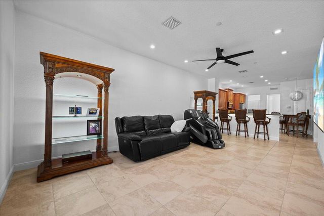 5102 Artesa Way W, Palm Beach Gardens, FL 33418