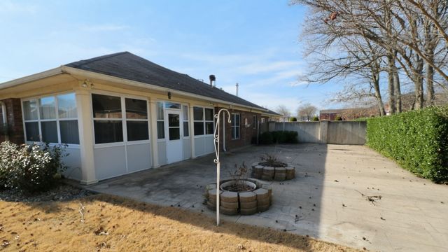 19 Emerald Cv Unit B, Paris, TN 38242