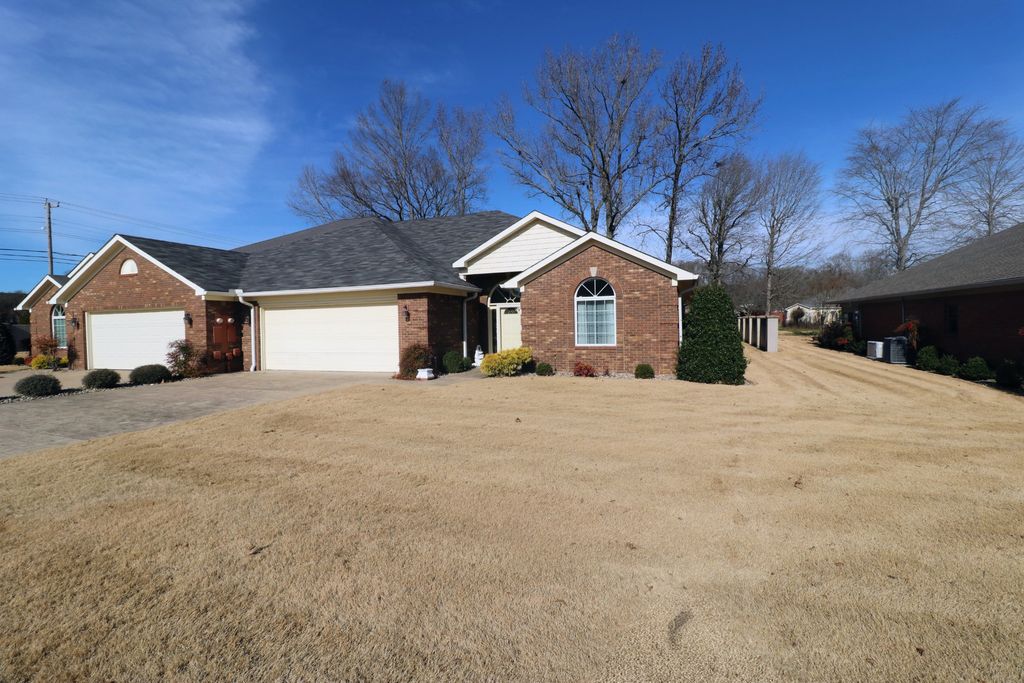 19 Emerald Cv Unit B, Paris, TN 38242