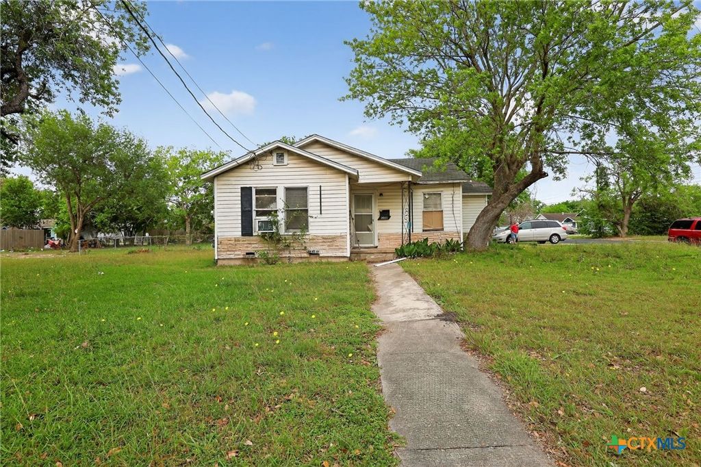2011 N Jecker, Victoria, TX 77901