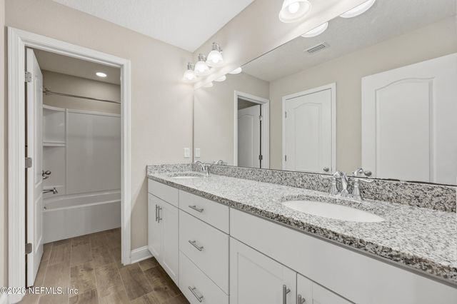 1885 SILO OAKS Place, Middleburg, FL 32068