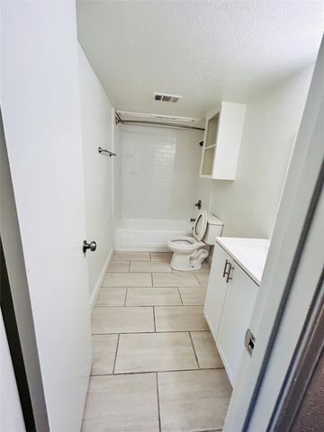 2211 S Vernon Avenue 218, Dallas, TX 75224