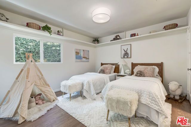 11344 Homedale Street, Los Angeles, CA 90049