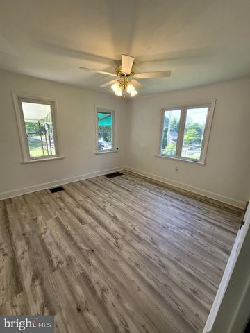 927 MOUNT PLEASANT AVE, Wayne, PA 19087