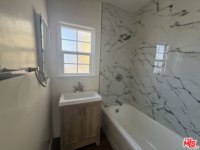 2417 W Vernon Avenue, Los Angeles, CA 90008