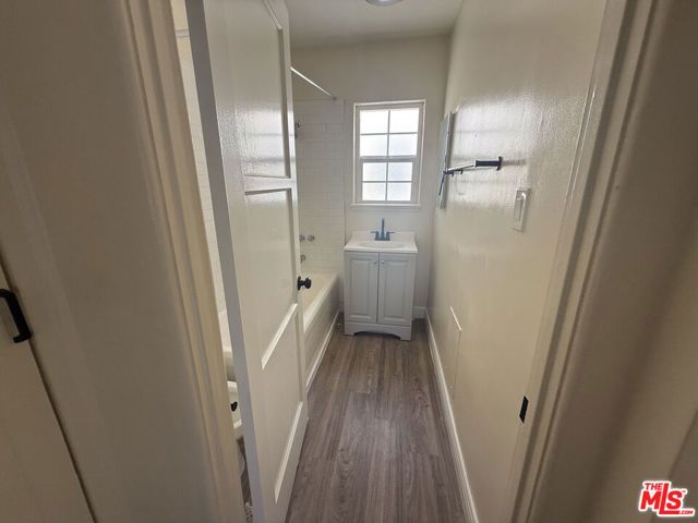 2417 W Vernon Avenue, Los Angeles, CA 90008