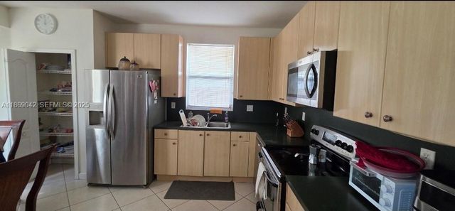 16448 SW 67th Terrace, Miami, FL 33193