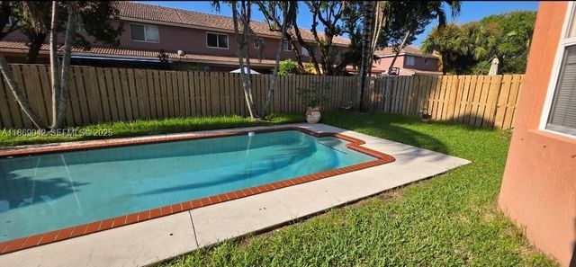 16448 SW 67th Terrace, Miami, FL 33193