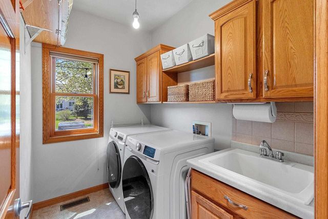 88 BELLEVUE PLACE, Appleton, WI 54913