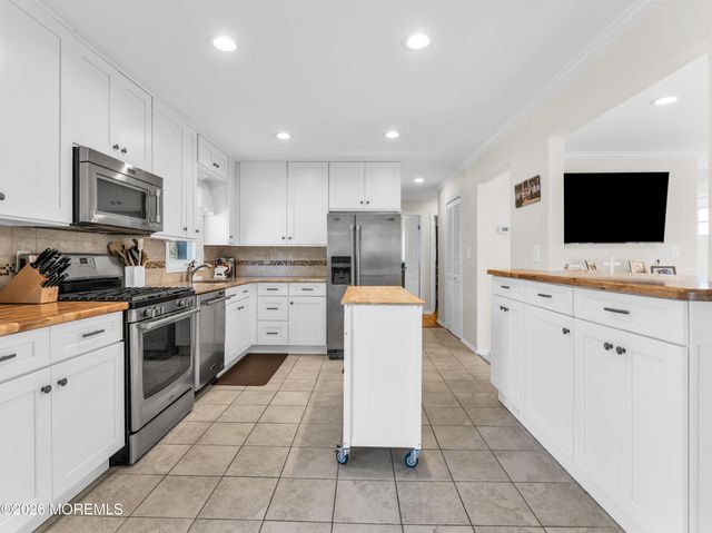 450 Church Street, Belford, NJ 07718