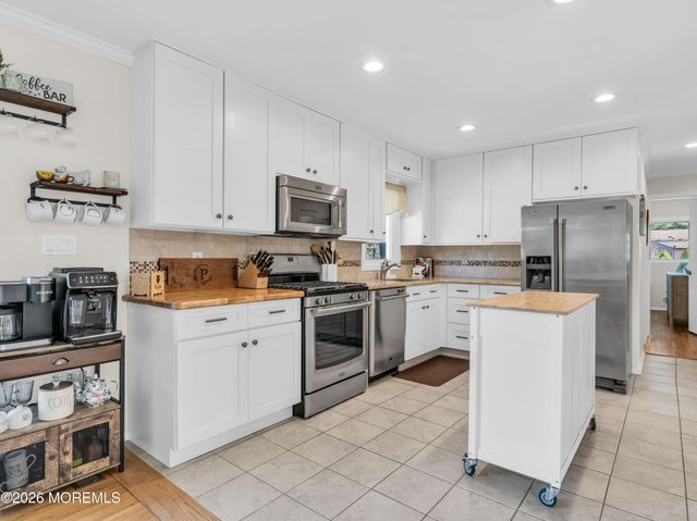 450 Church Street, Belford, NJ 07718