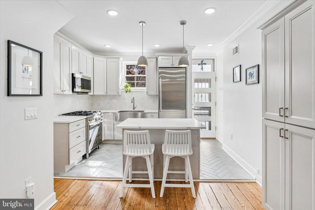 2047 WAVERLY ST, Philadelphia, PA 19146