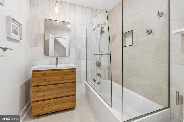 2047 WAVERLY ST, Philadelphia, PA 19146